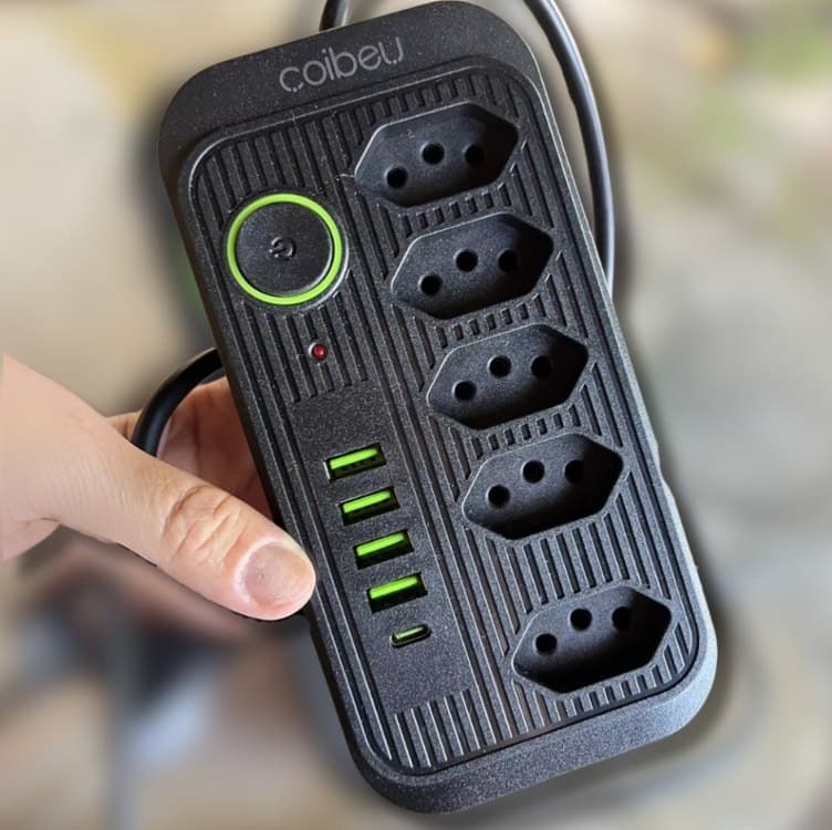 Extensão 5 Tomadas E 1 Pd 4 Usb Led Bivolt Power 127v/220v